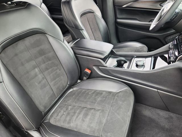 Certified 2025 Jeep Grand Cherokee L Laredo AWD/4WD image 13