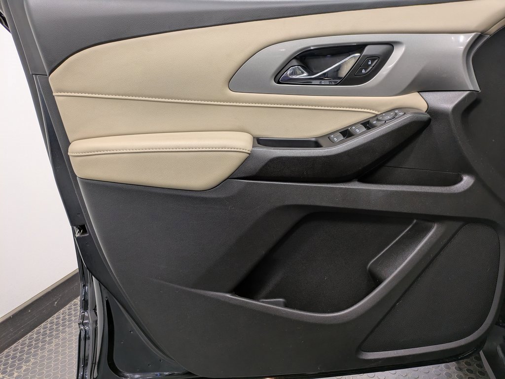 Used 2022 Chevrolet Traverse LS image 8