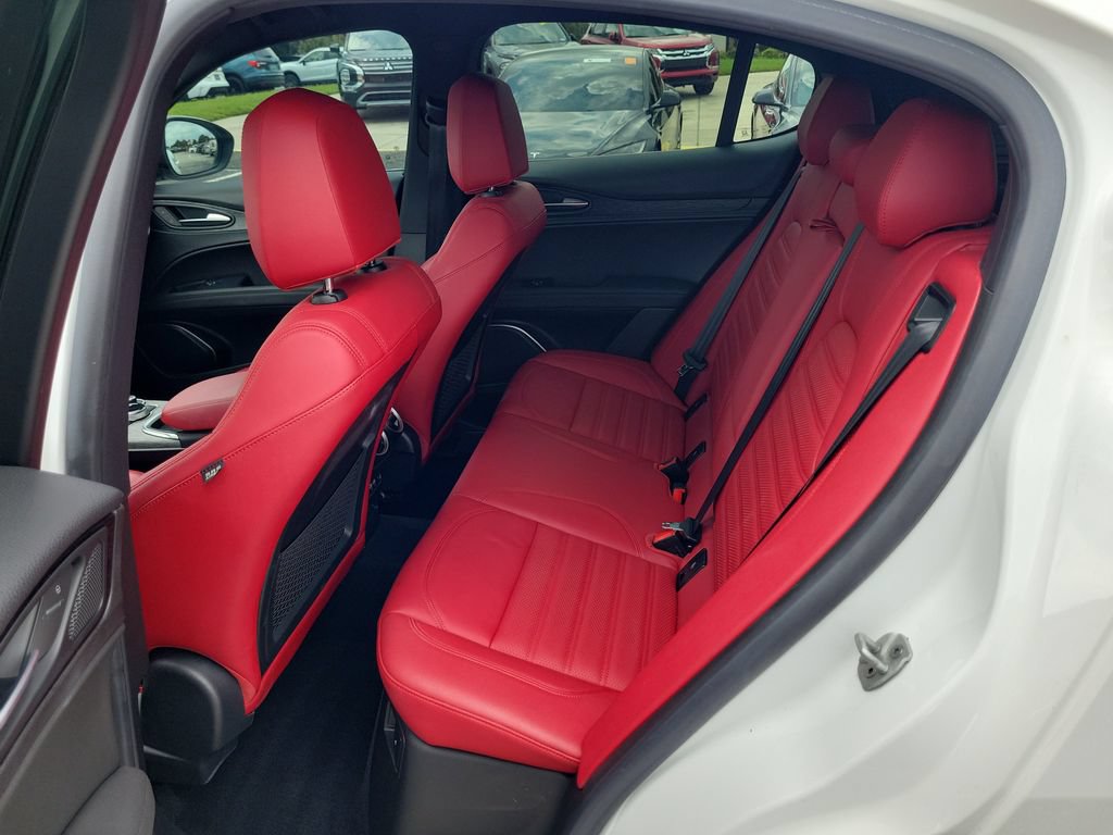 Used 2022 Alfa Romeo Stelvio Sprint RWD image 9