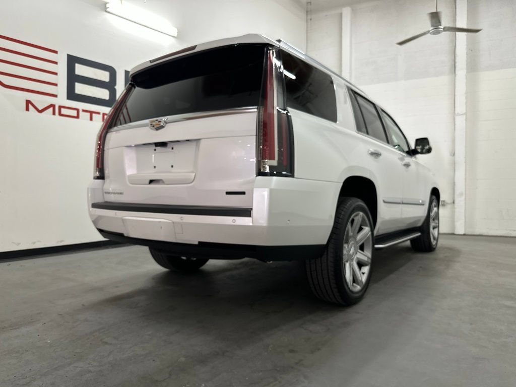 Used 2019 Cadillac Escalade Luxury AWD/4WD image 9