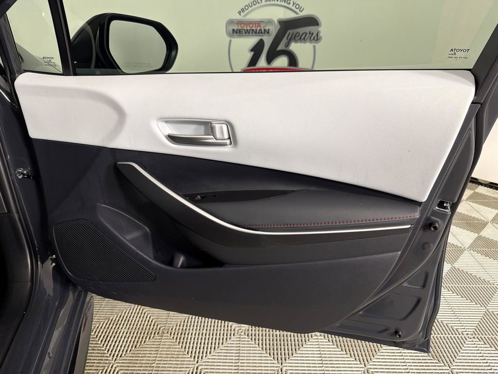 Used 2025 Toyota Corolla SE image 14