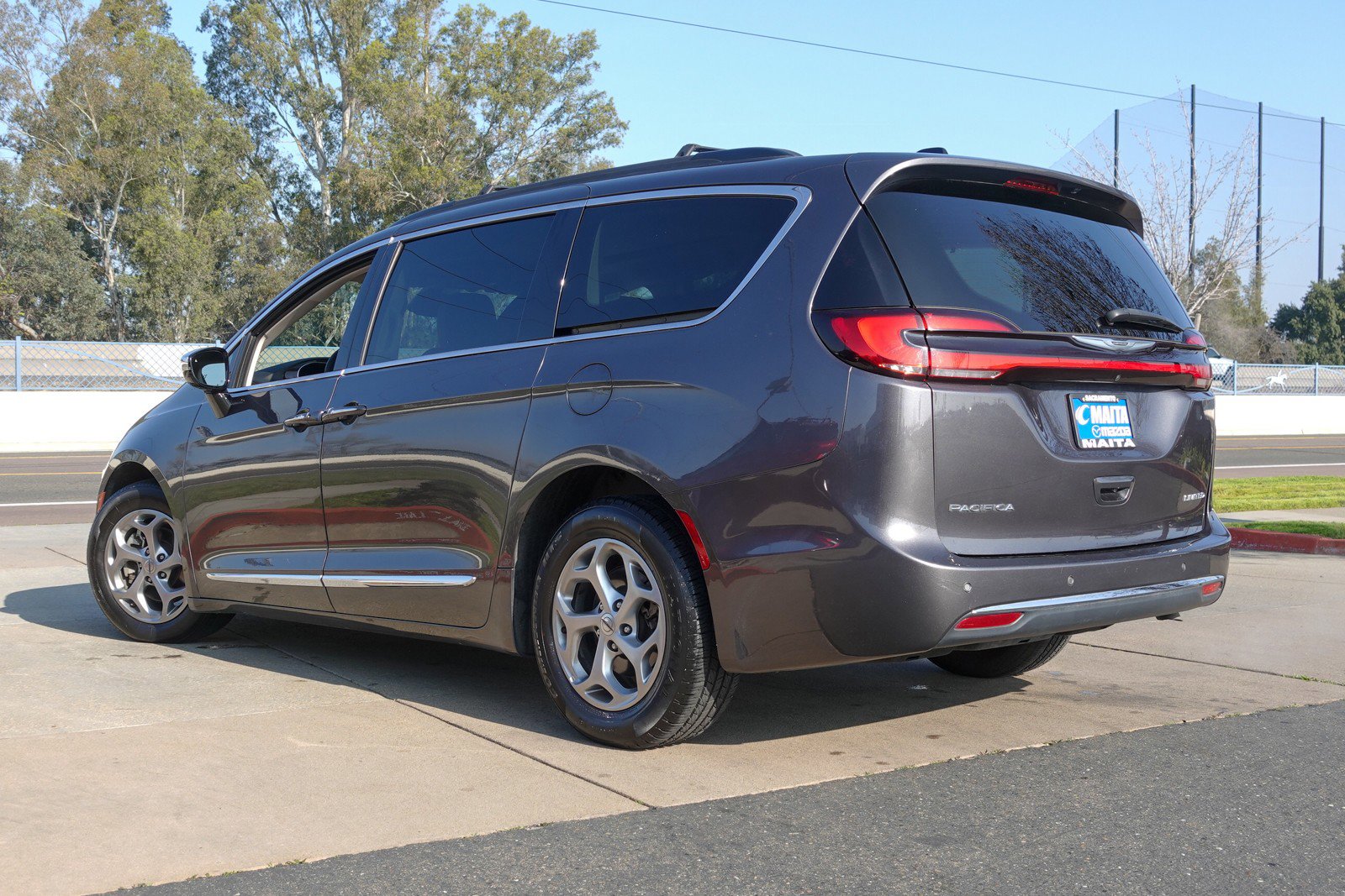 Used 2023 Chrysler Pacifica Limited image 8