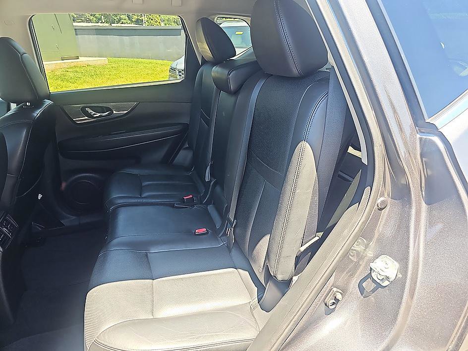 Used 2015 Nissan Rogue SL w/ SL Premium Package AWD/4WD image 30