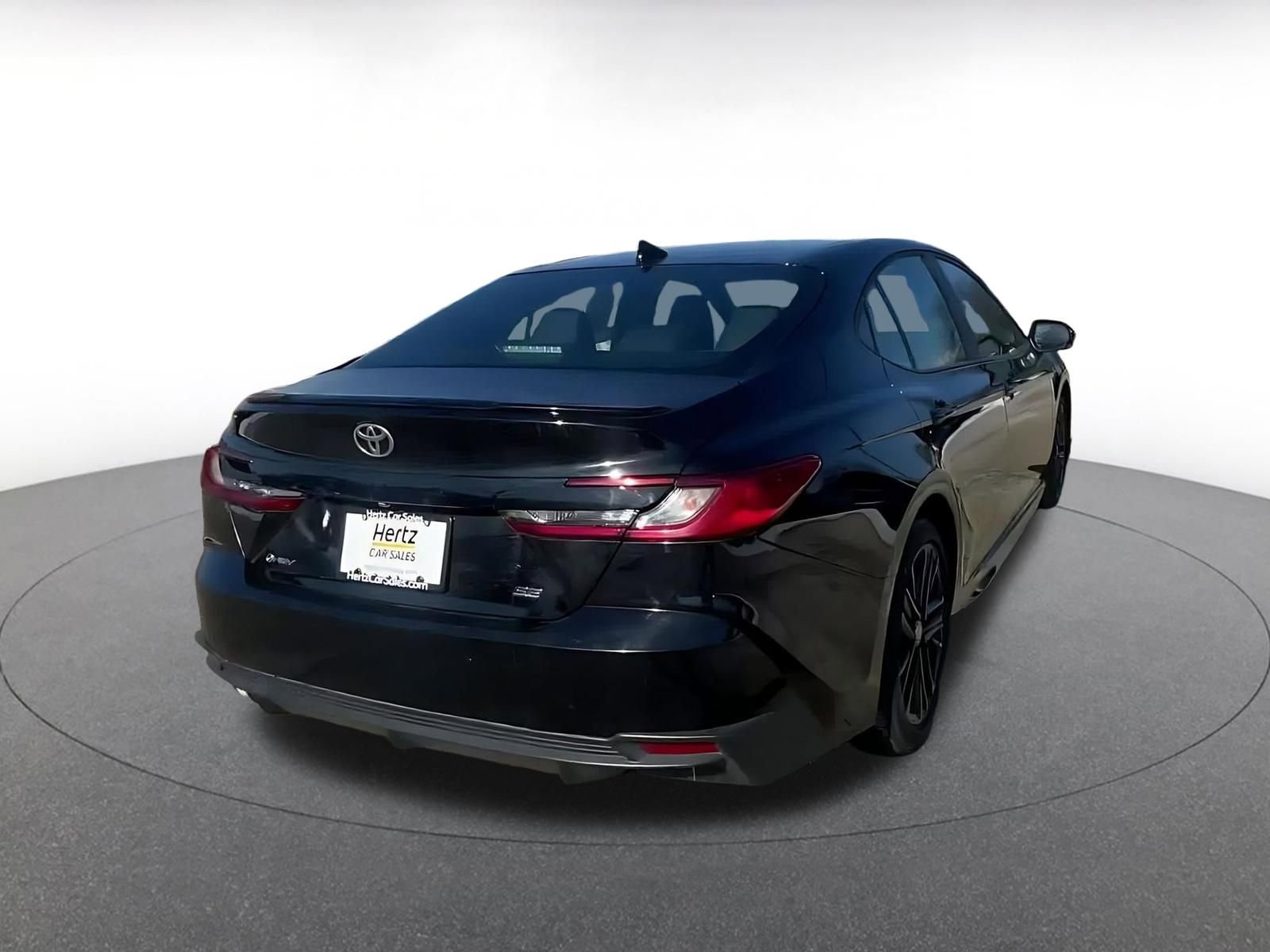 Used 2025 Toyota Camry SE image 14