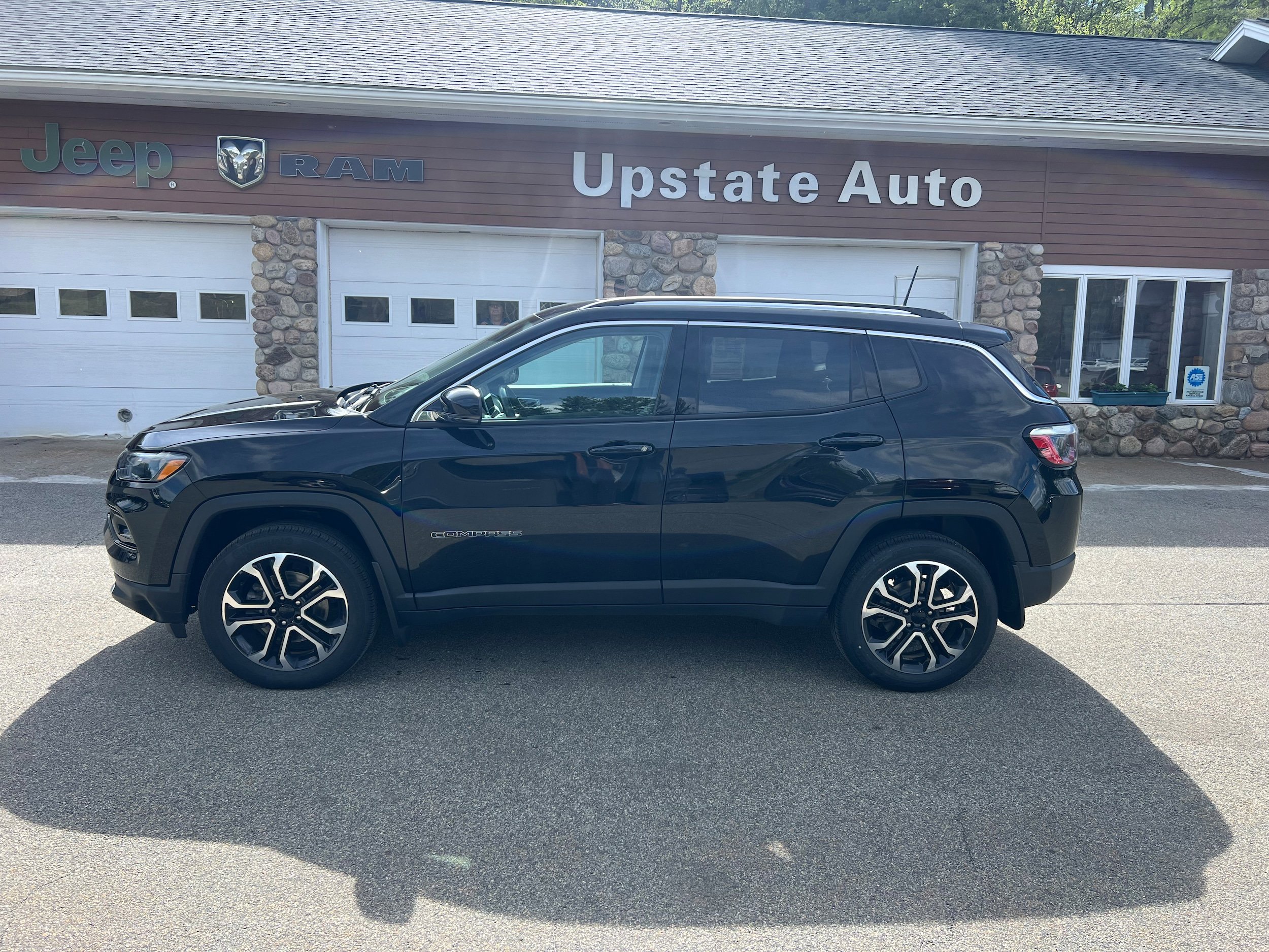 Used 2022 Jeep Compass Limited AWD/4WD image 8