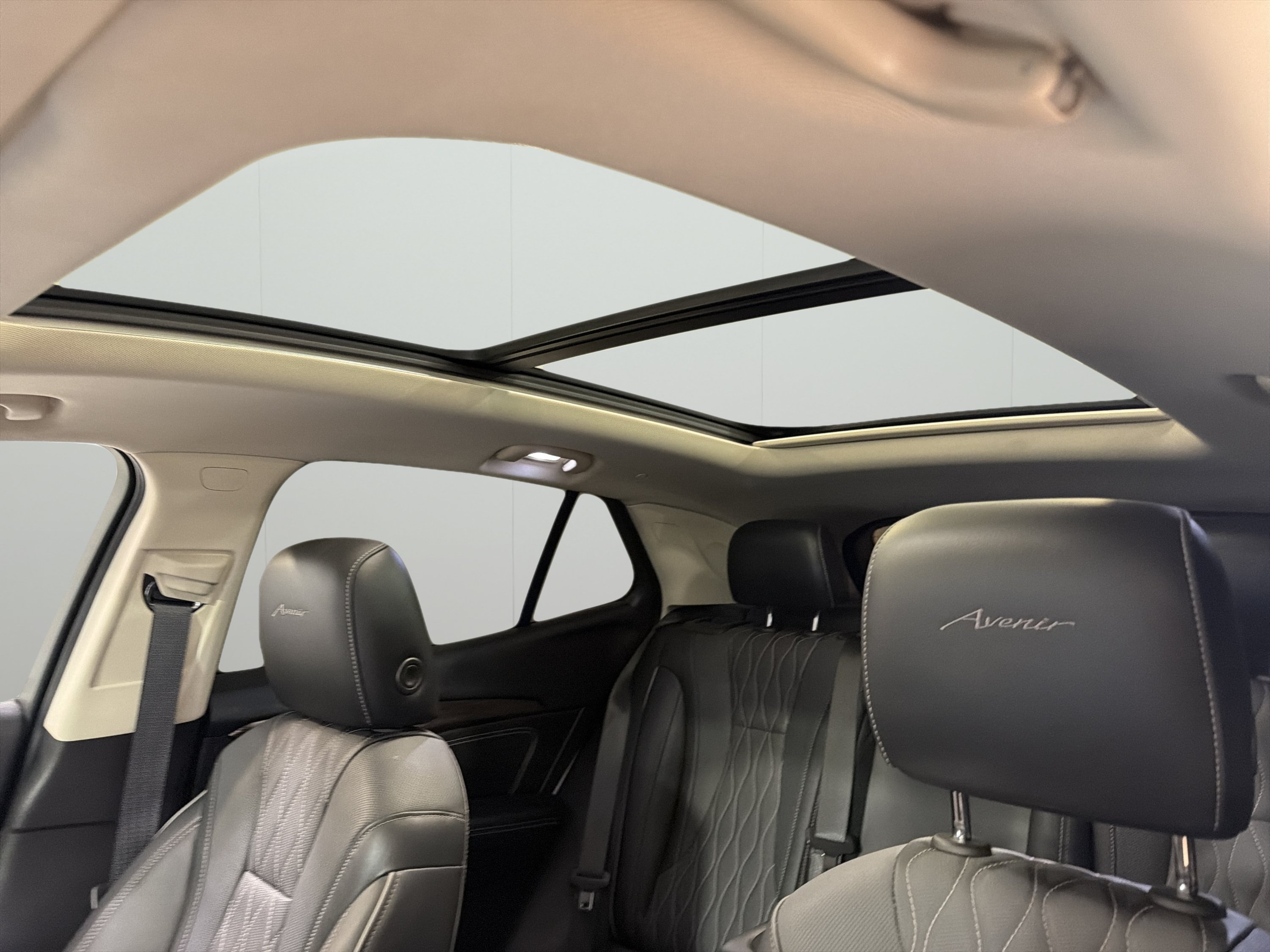 Used 2023 Buick Envision Avenir AWD/4WD image 20