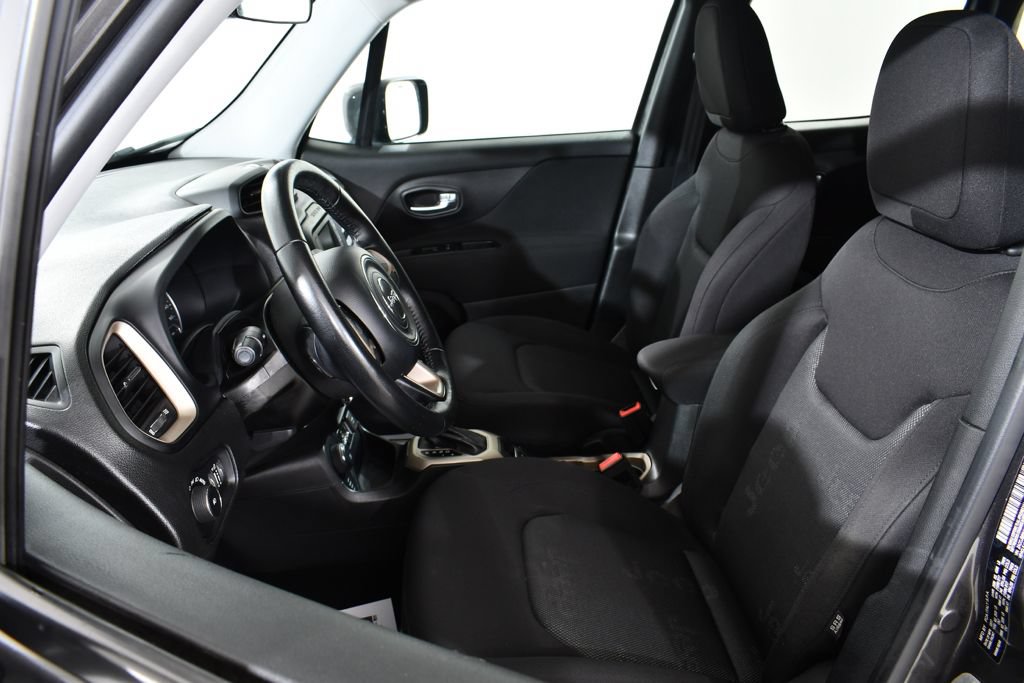 Used 2017 Jeep Renegade Latitude AWD/4WD image 6