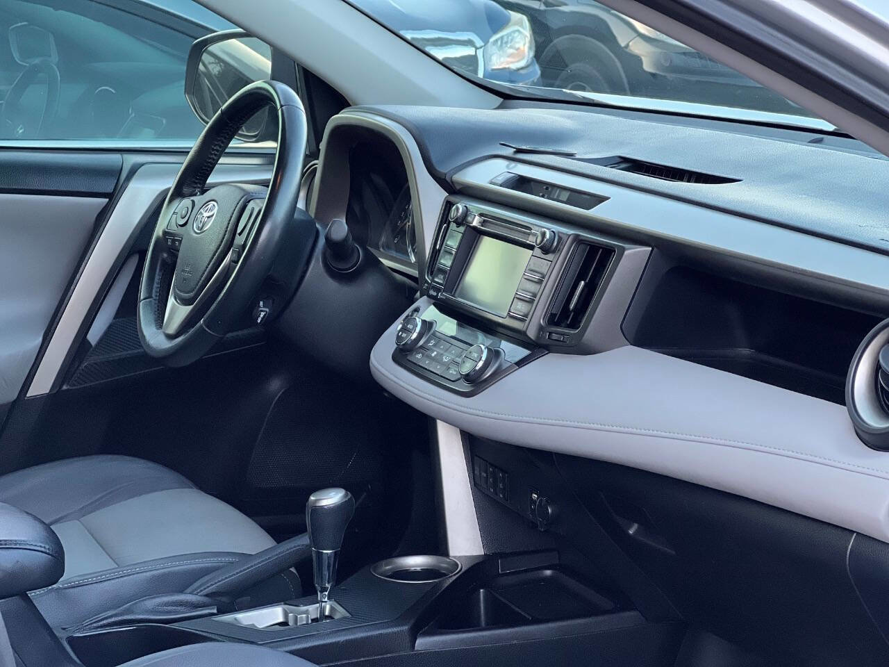 Used 2015 Toyota RAV4 Limited FWD image 18
