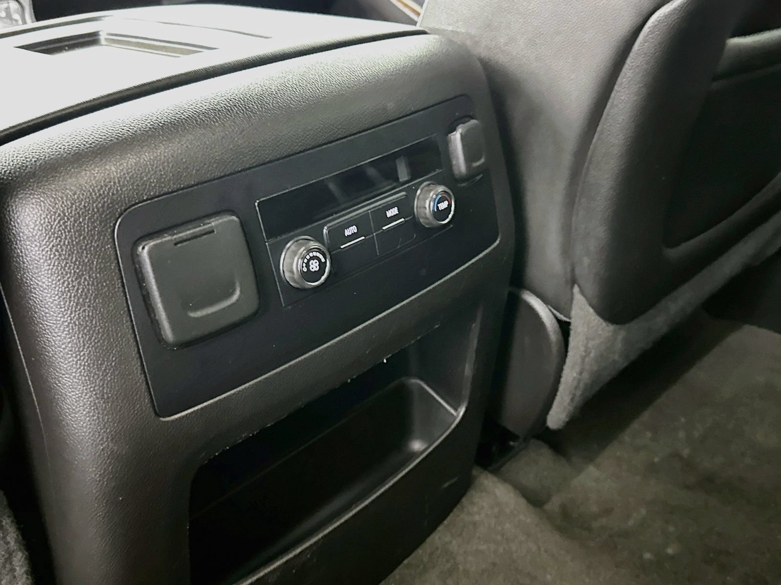 Used 2015 Chevrolet Tahoe LT AWD/4WD image 27