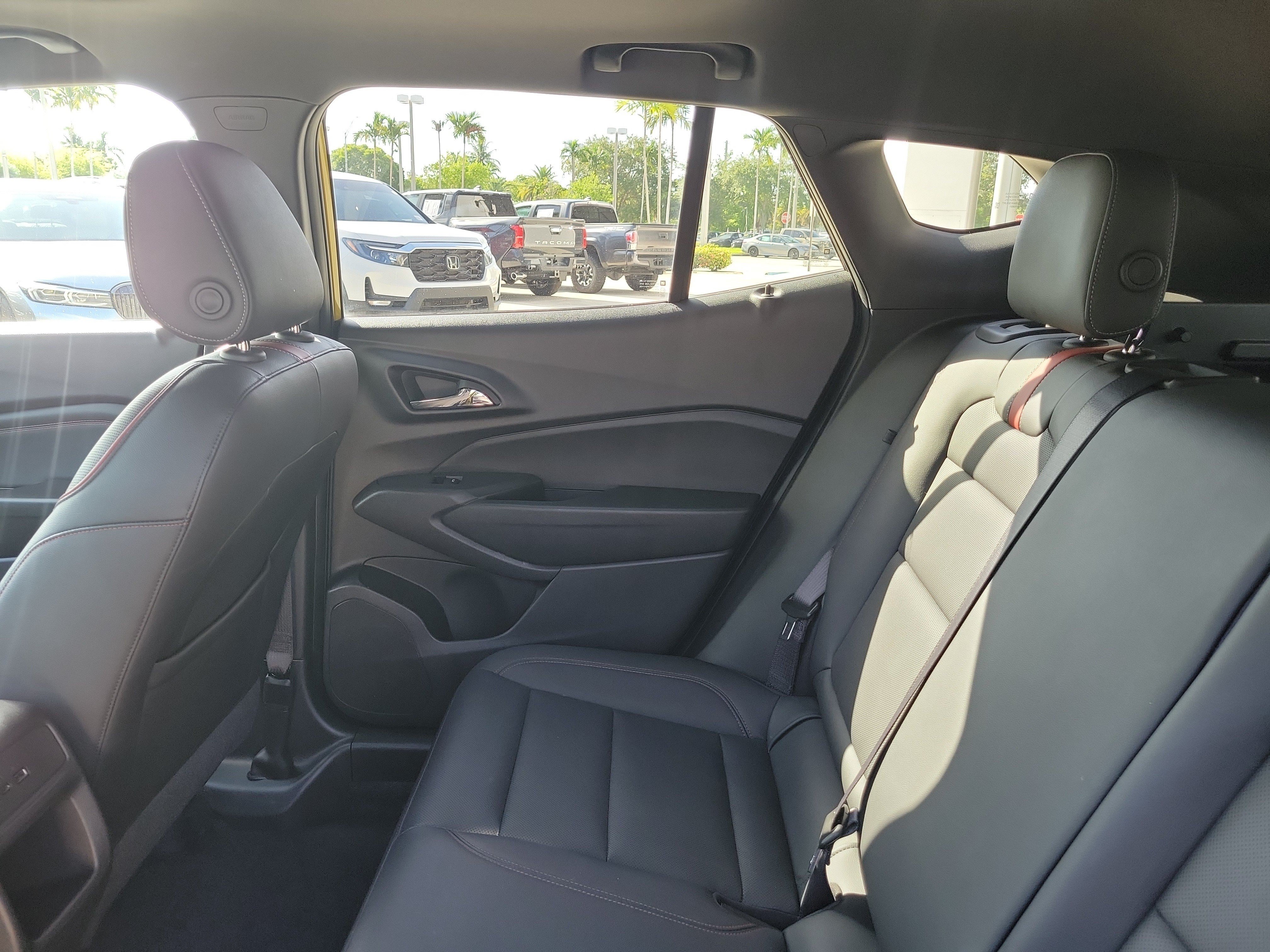 Used 2024 Chevrolet Trax RS w/ Sunroof Package FWD image 14