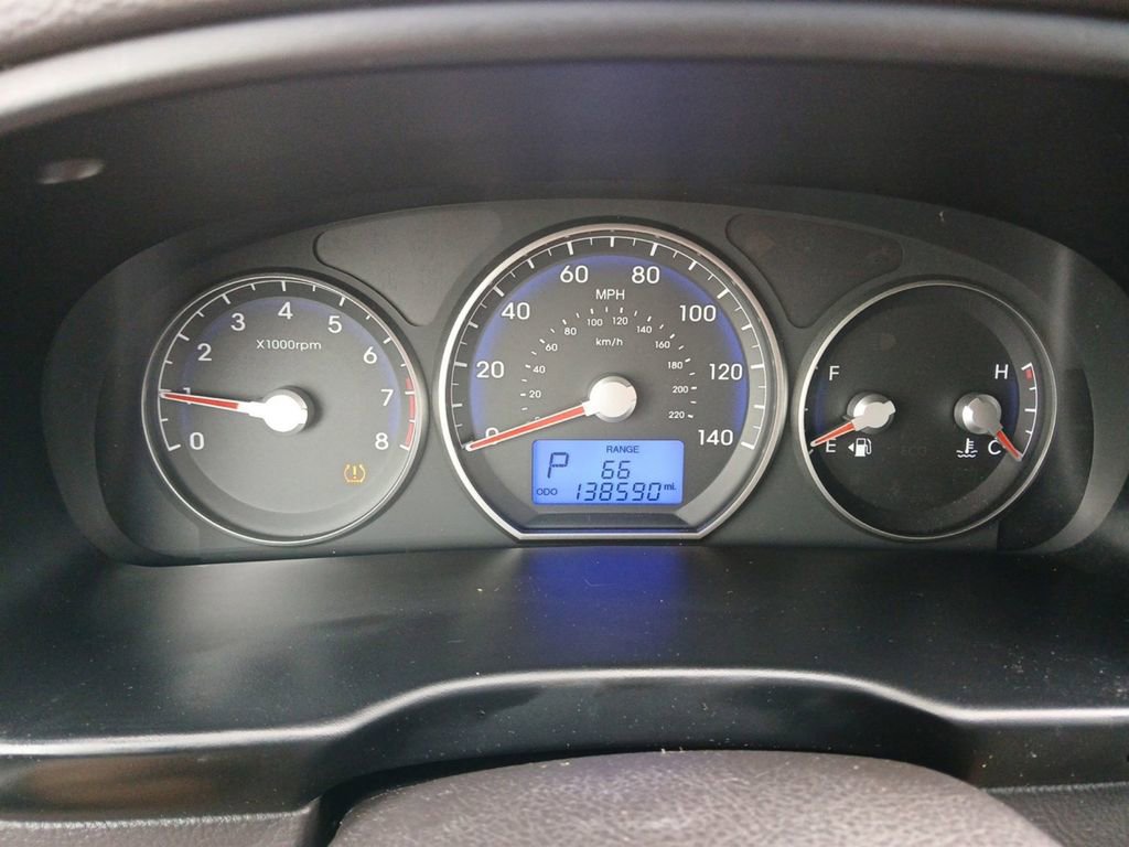 Used 2012 Hyundai Santa Fe Limited FWD image 16