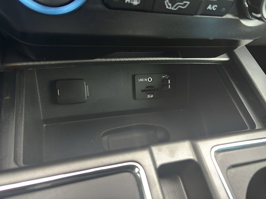 Used 2015 Ford F150 XLT w/ Equipment Group 302A Luxury AWD/4WD image 21