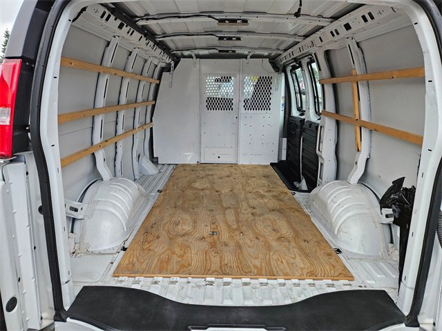 Used 2024 GMC Savana 2500 w/ Driver Convenience Package image 9