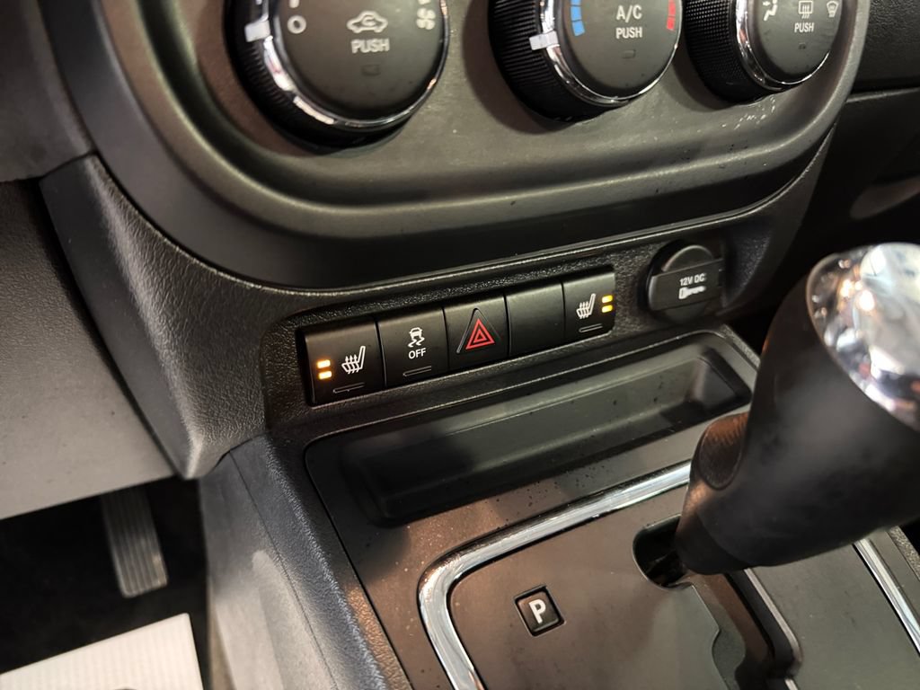 Used 2015 Jeep Patriot High Altitude AWD/4WD image 30