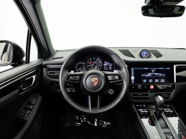 Certified 2025 Porsche Macan AWD/4WD image 14