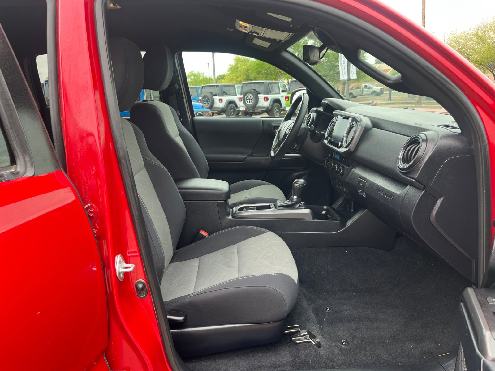 Used 2021 Toyota Tacoma TRD Sport AWD/4WD image 19