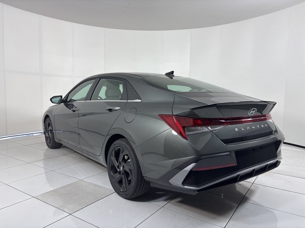 New 2026 Hyundai Elantra SEL Sport Premium FWD image 3