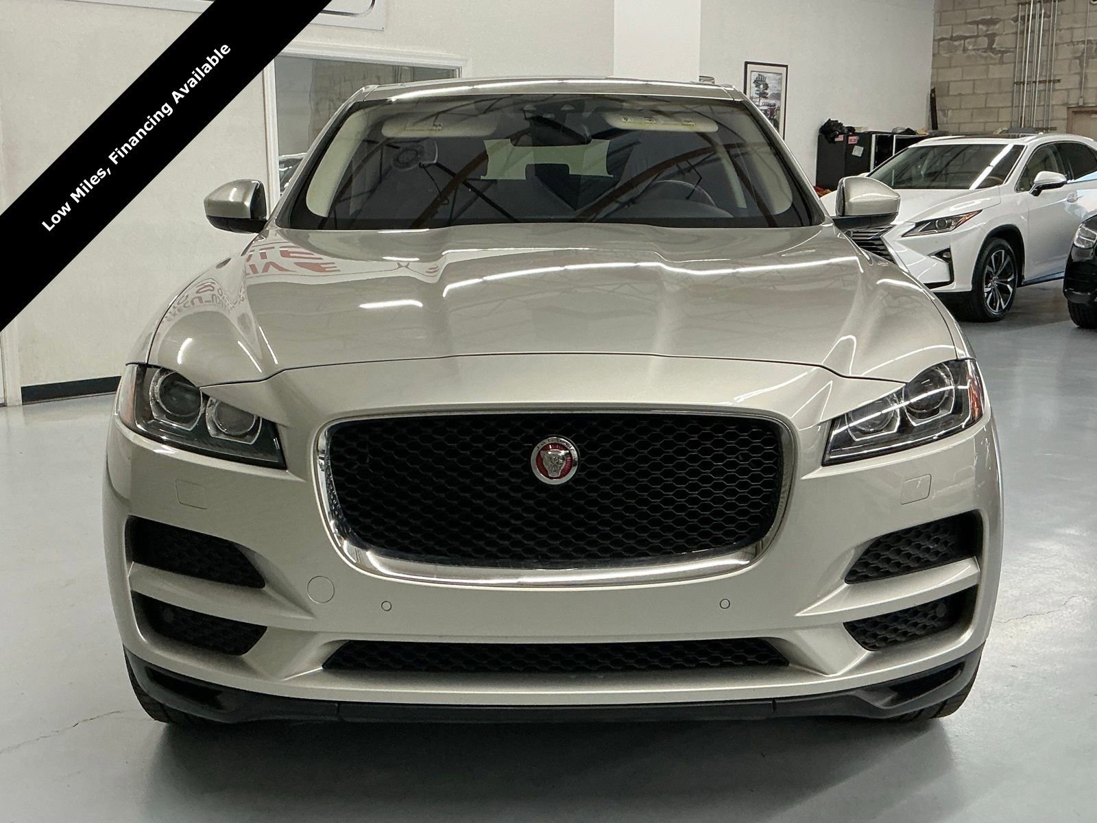 Used 2017 Jaguar F-PACE Prestige image 2
