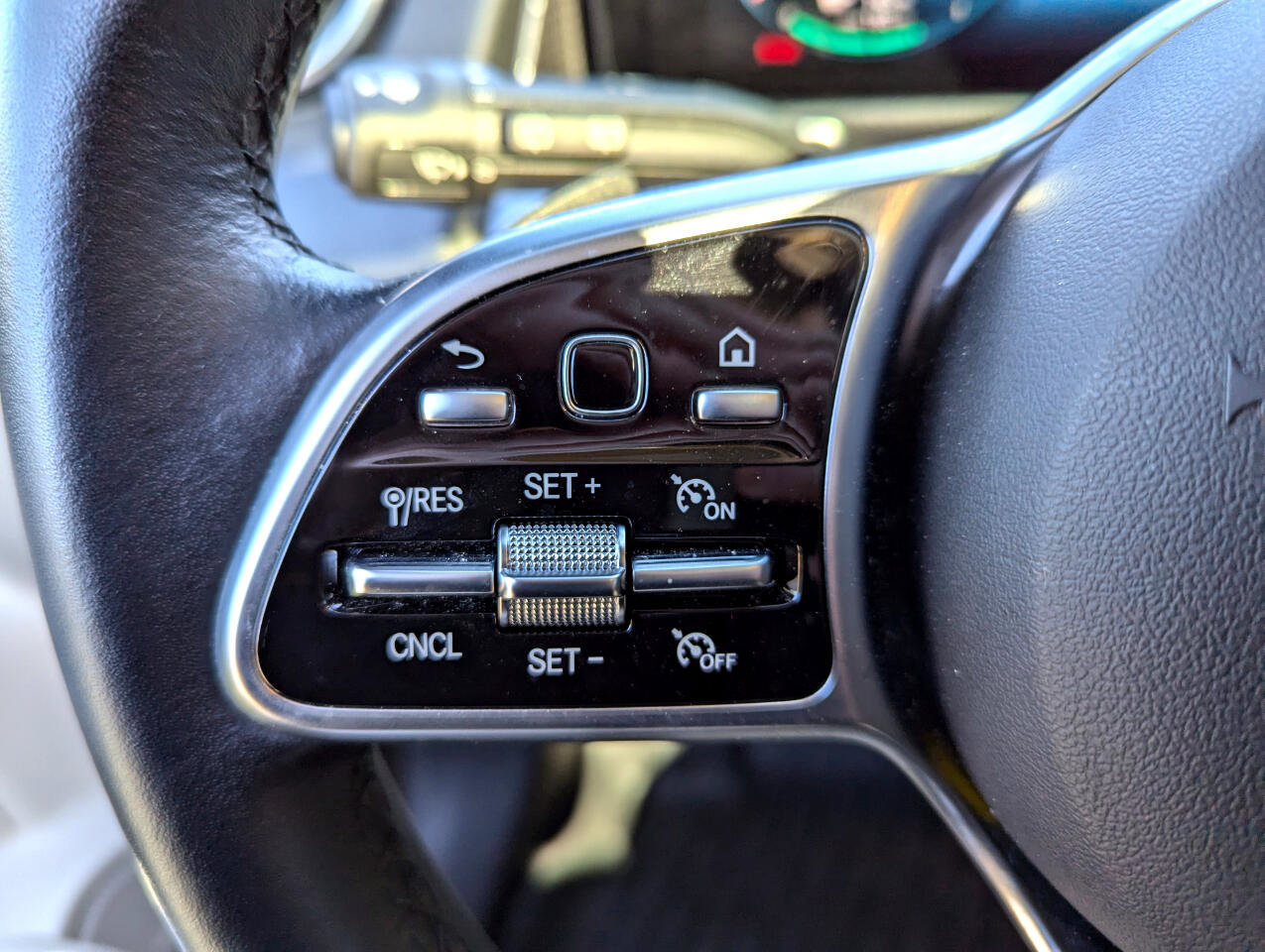 Used 2022 Mercedes-Benz EQB 300 4MATIC image 17