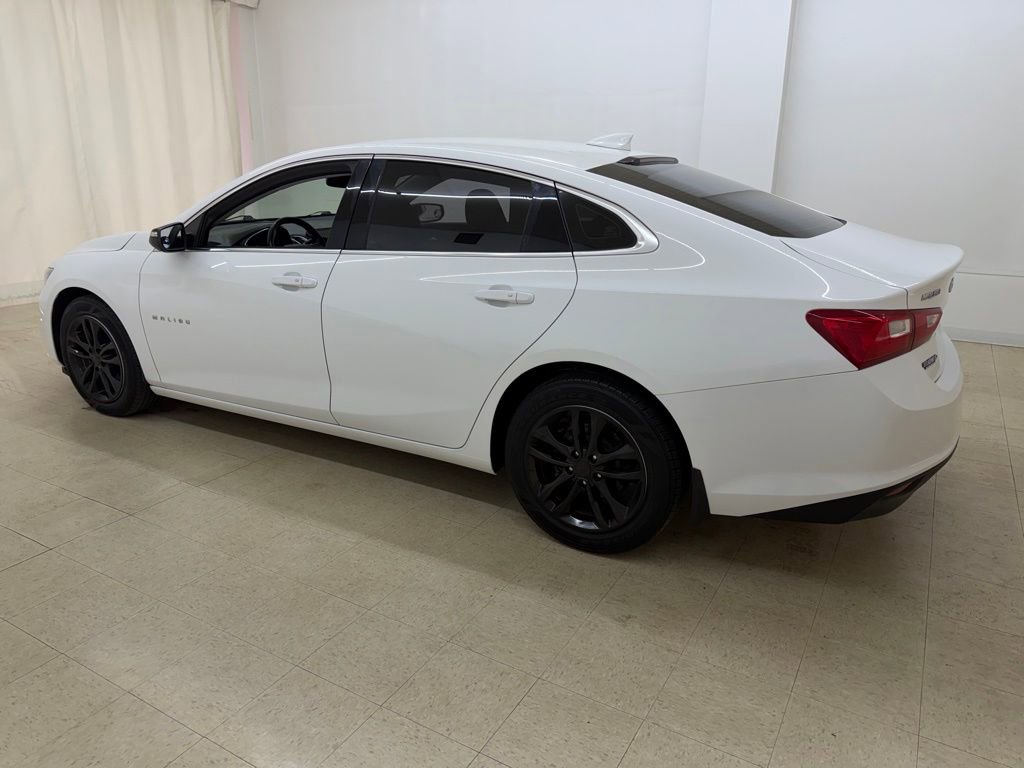 Used 2018 Chevrolet Malibu LT FWD image 3