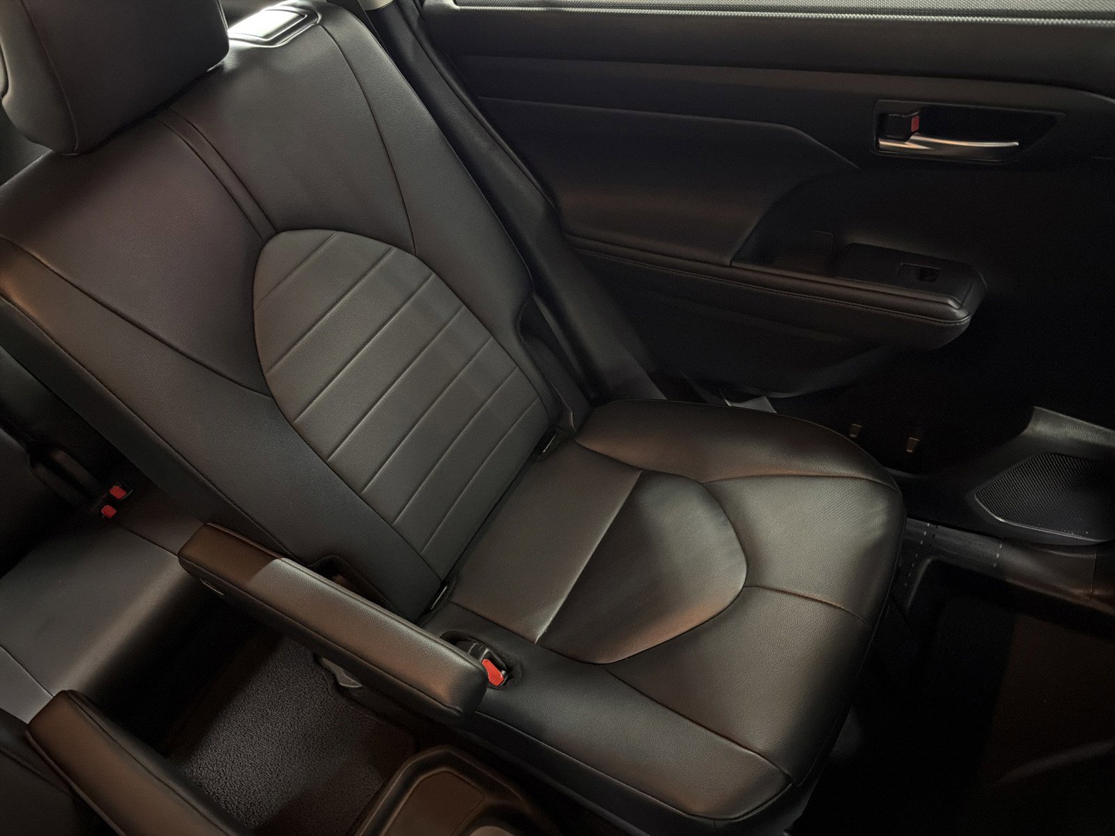 Used 2024 Toyota Highlander XLE image 14