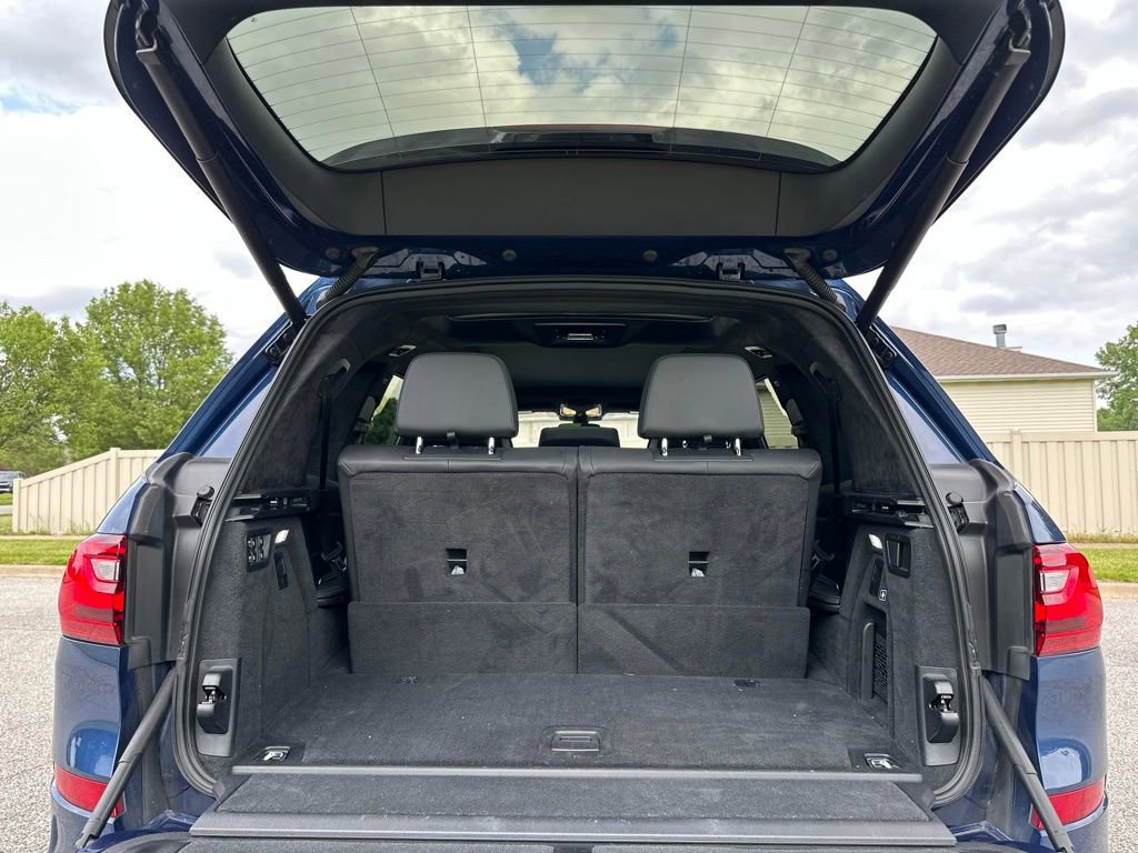 Used 2022 BMW X7 xDrive40i w/ M Sport Package AWD/4WD image 23