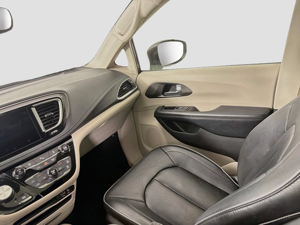 Used 2019 Chrysler Pacifica Limited FWD image 24