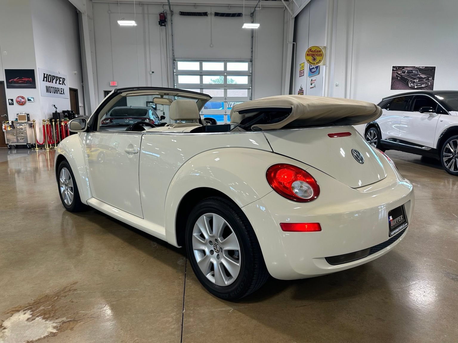 Used 2010 Volkswagen Beetle Final Edition FWD image 9