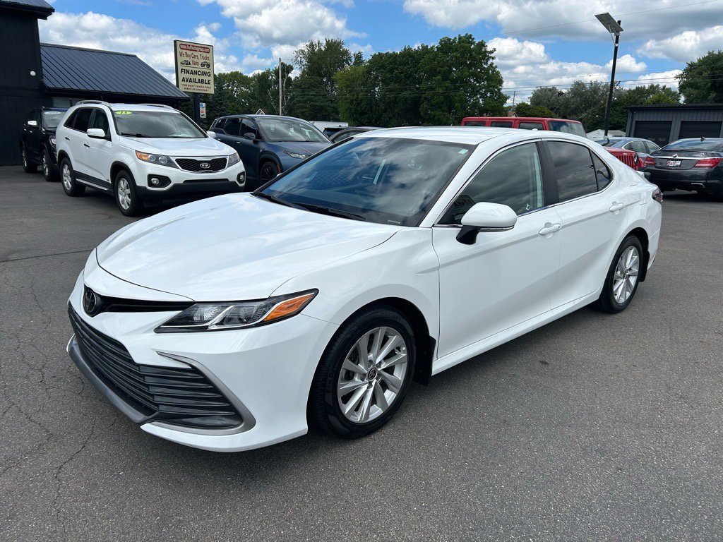 Used 2023 Toyota Camry LE w/ Convenience Package FWD image 5