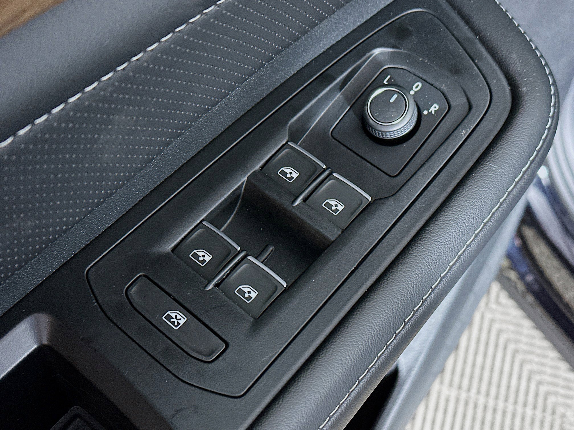 New 2026 Volkswagen Atlas SE image 17