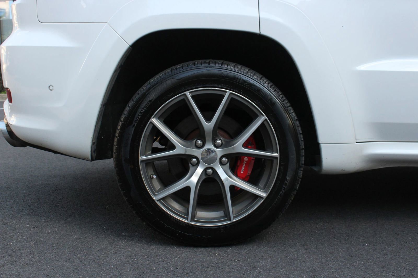 Used 2017 Jeep Grand Cherokee SRT AWD/4WD image 5