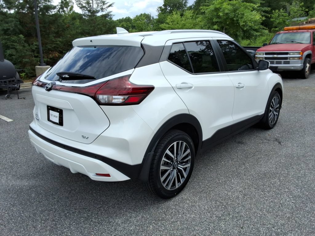 Used 2023 Nissan Kicks SV FWD image 5