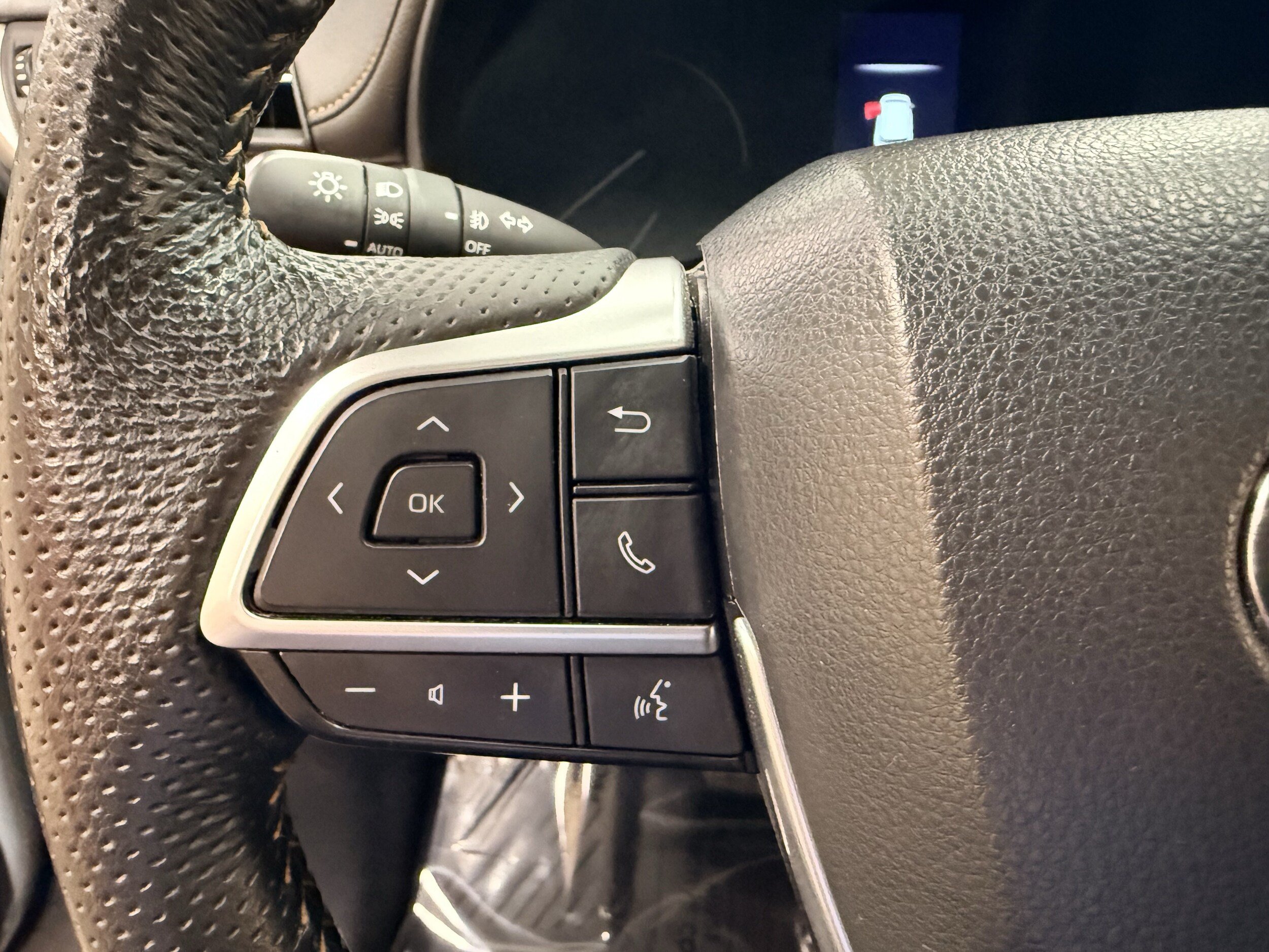Used 2024 Toyota Sienna XLE Woodland Edition AWD/4WD image 15