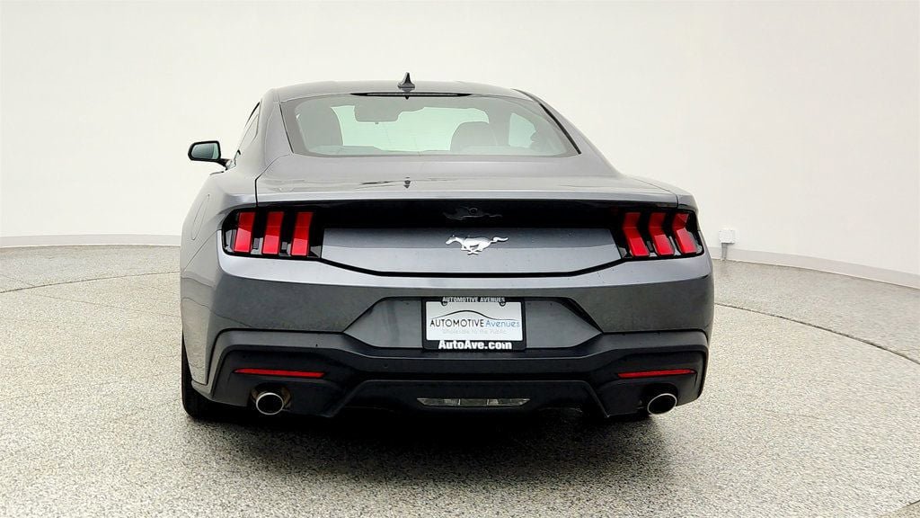 Used 2024 Ford Mustang Coupe image 6