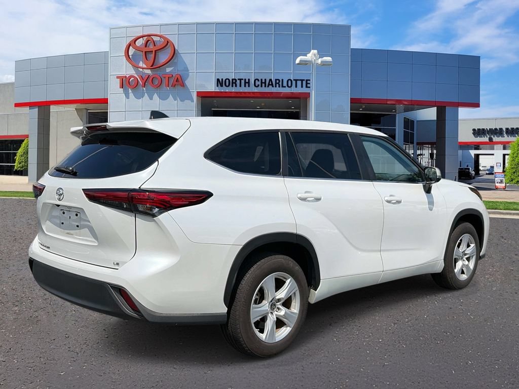 Used 2023 Toyota Highlander LE FWD image 7