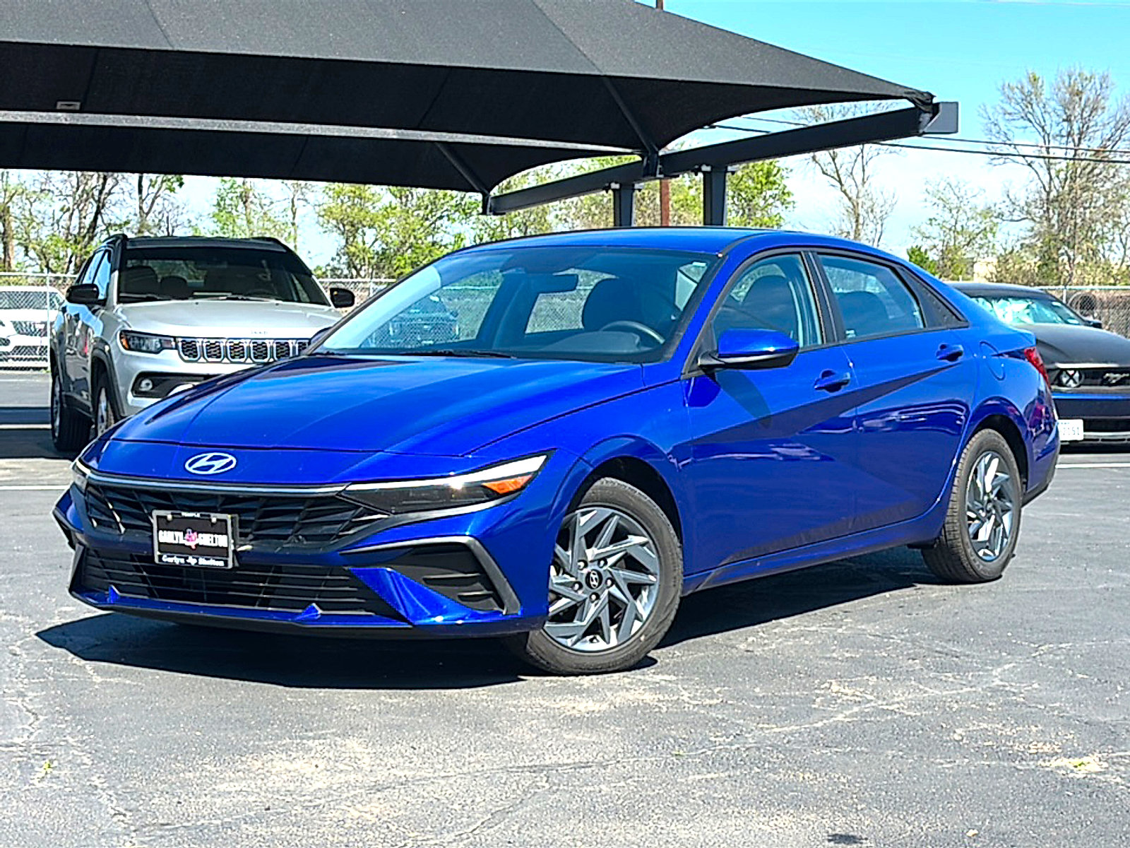 Used 2024 Hyundai Elantra SEL FWD image 2