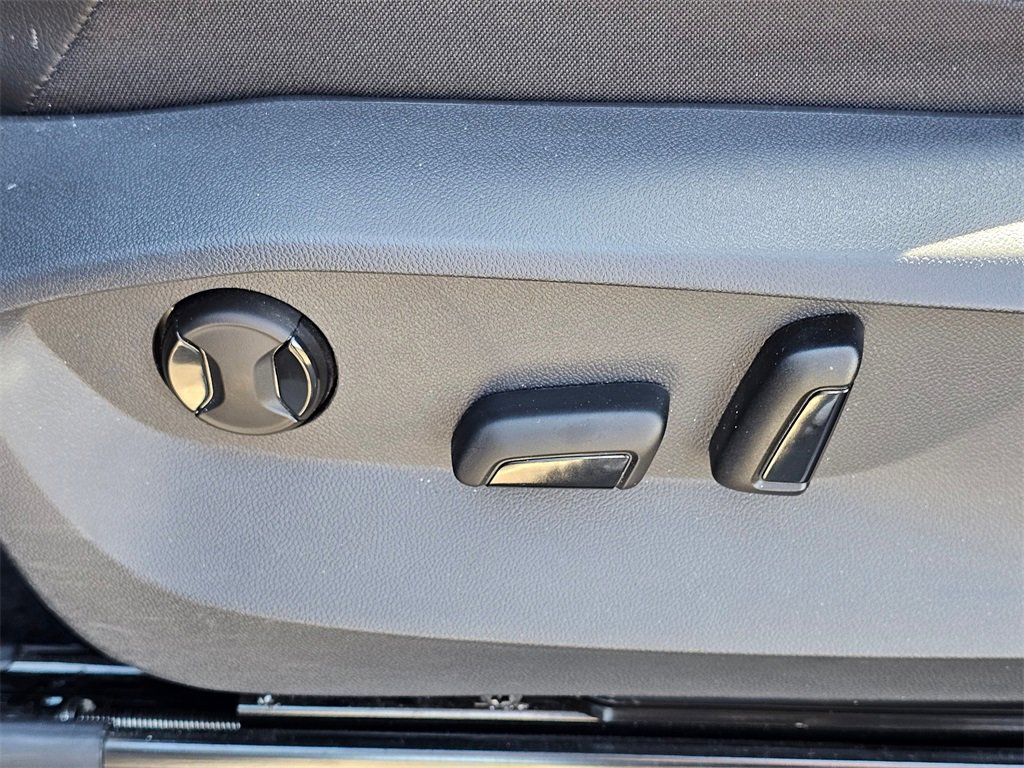 Used 2024 Volkswagen Tiguan SE w/ Panoramic Sunroof Package image 20