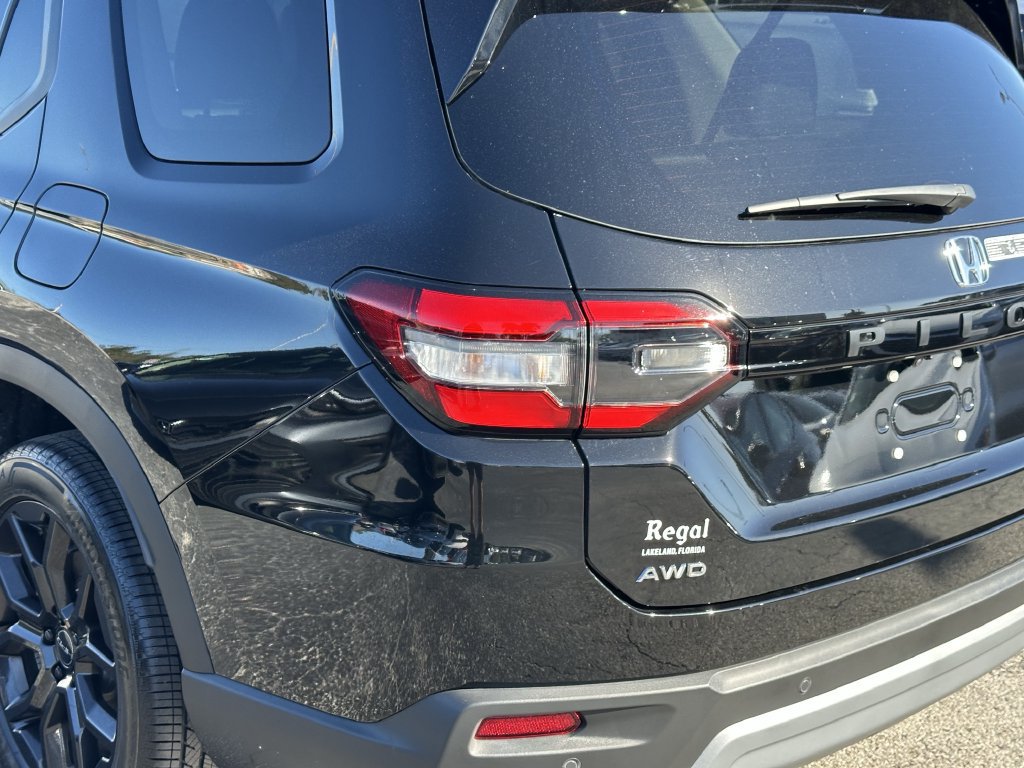 Used 2025 Honda Pilot Touring image 9