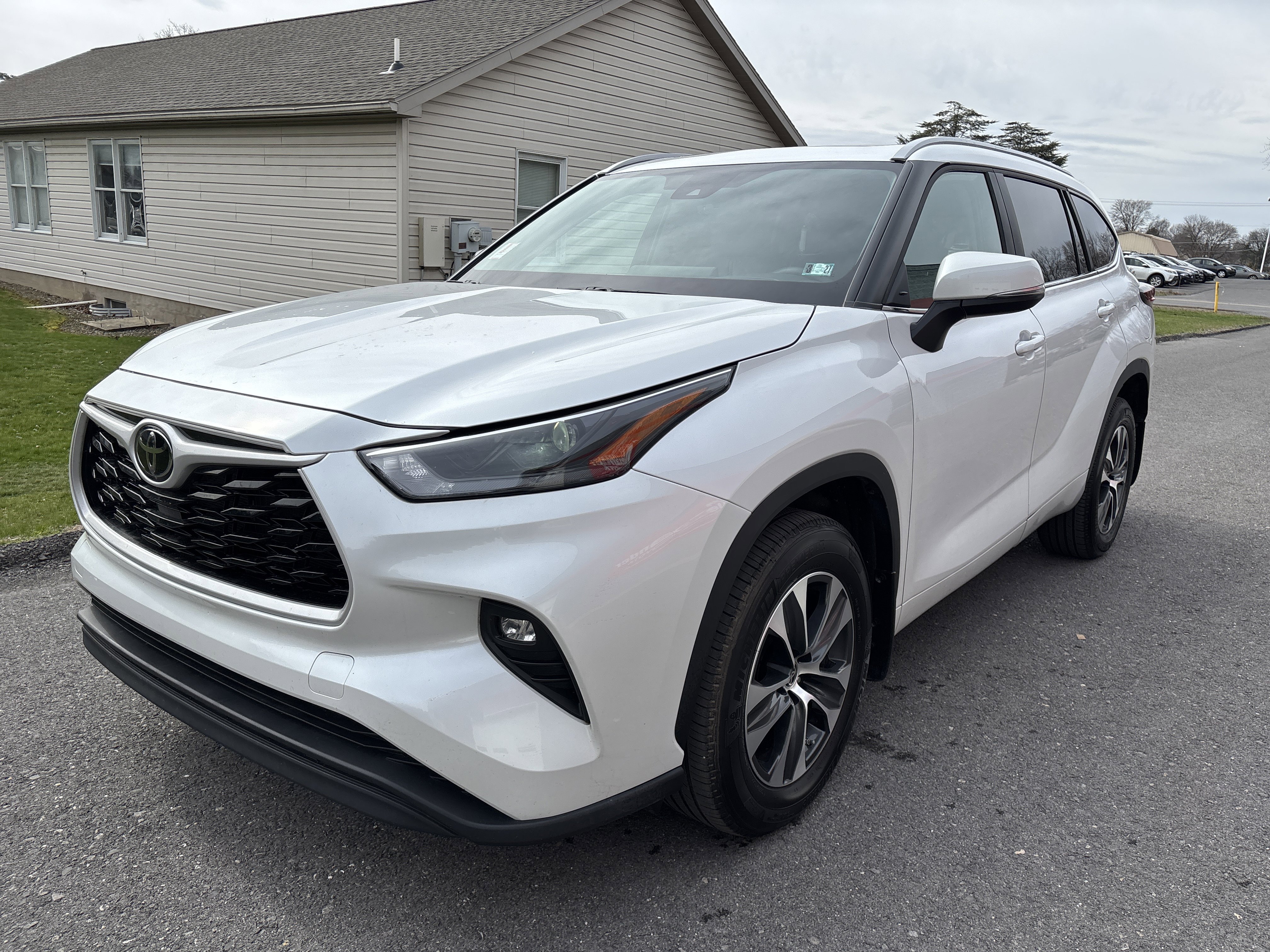 Used 2024 Toyota Highlander XLE image 8