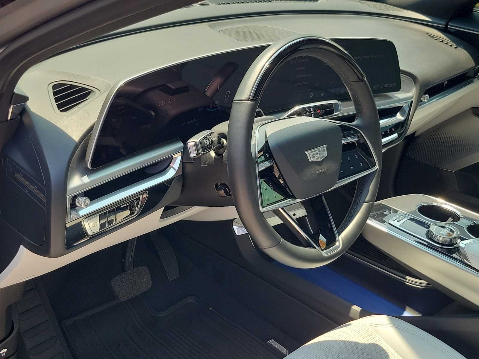 Used 2024 Cadillac Lyriq Sport RWD image 18