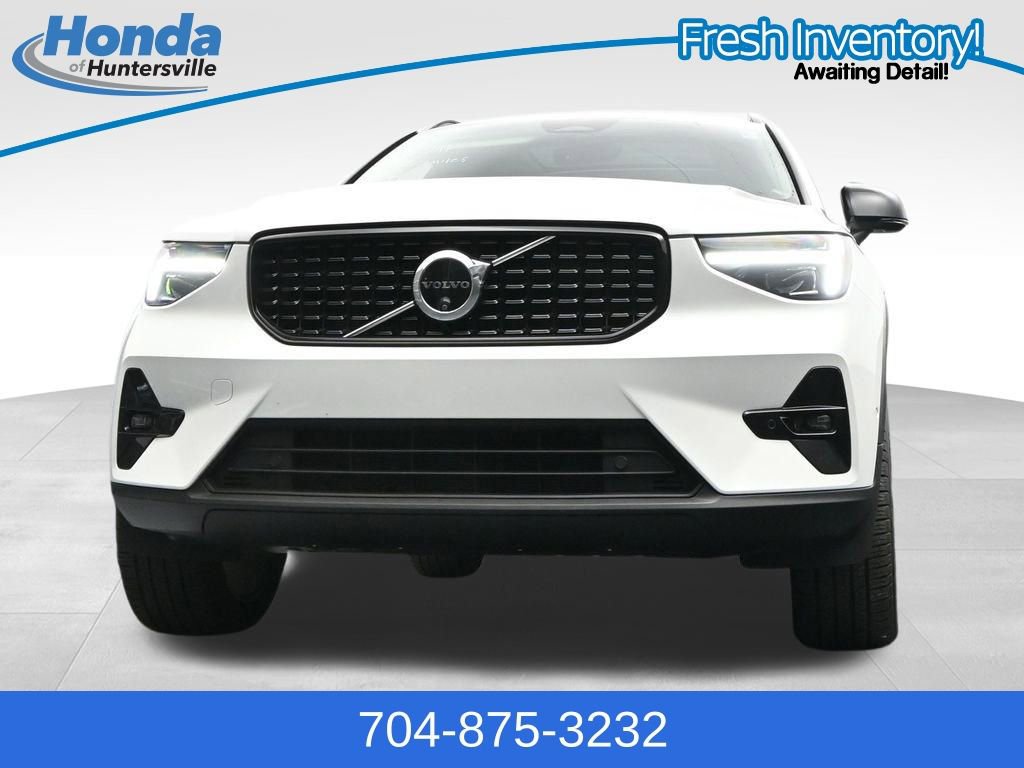 Used 2025 Volvo XC40 B5 Plus AWD/4WD image 34