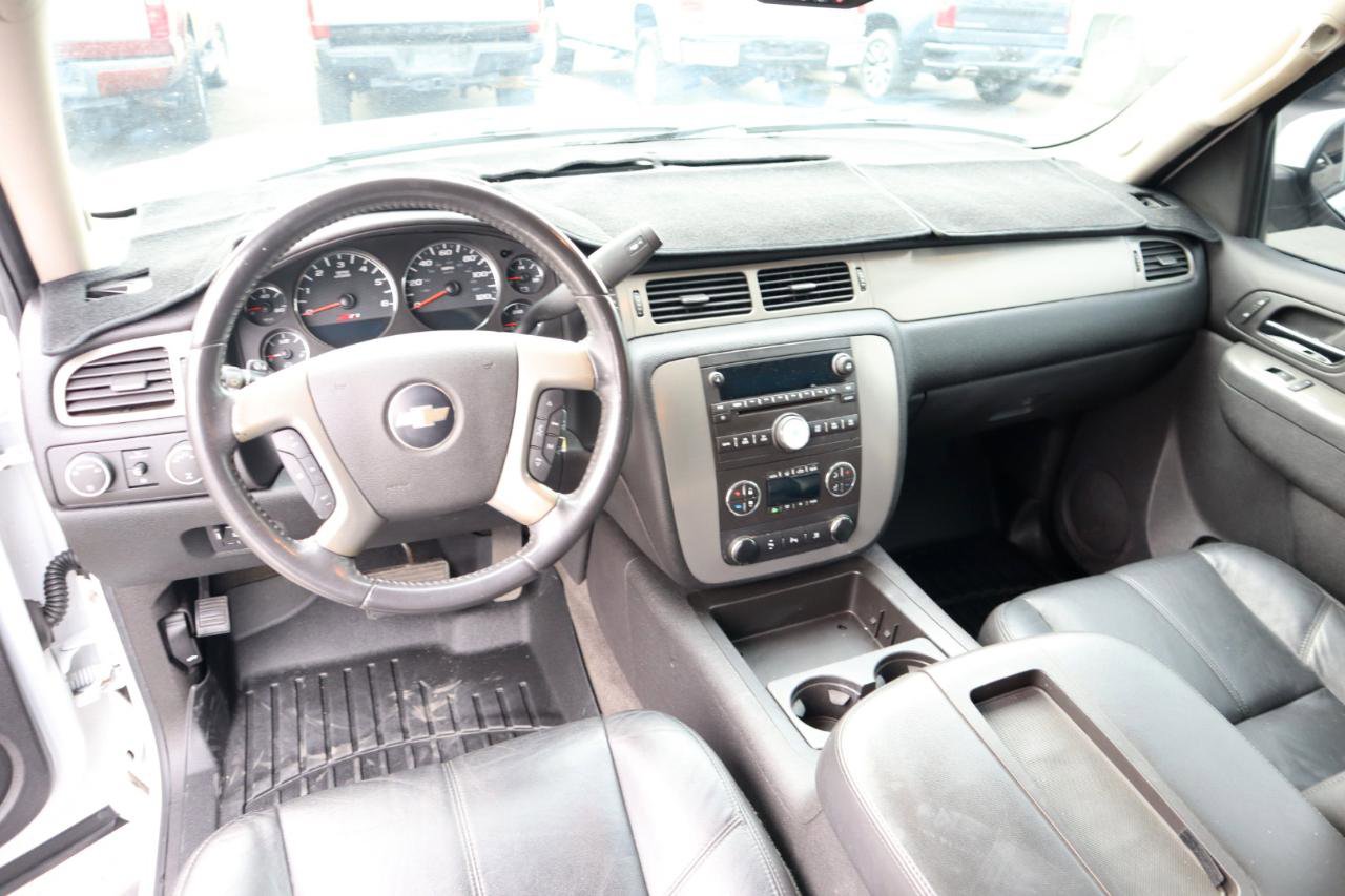 Used 2010 Chevrolet Suburban LT w/ Luxury Package AWD/4WD image 11