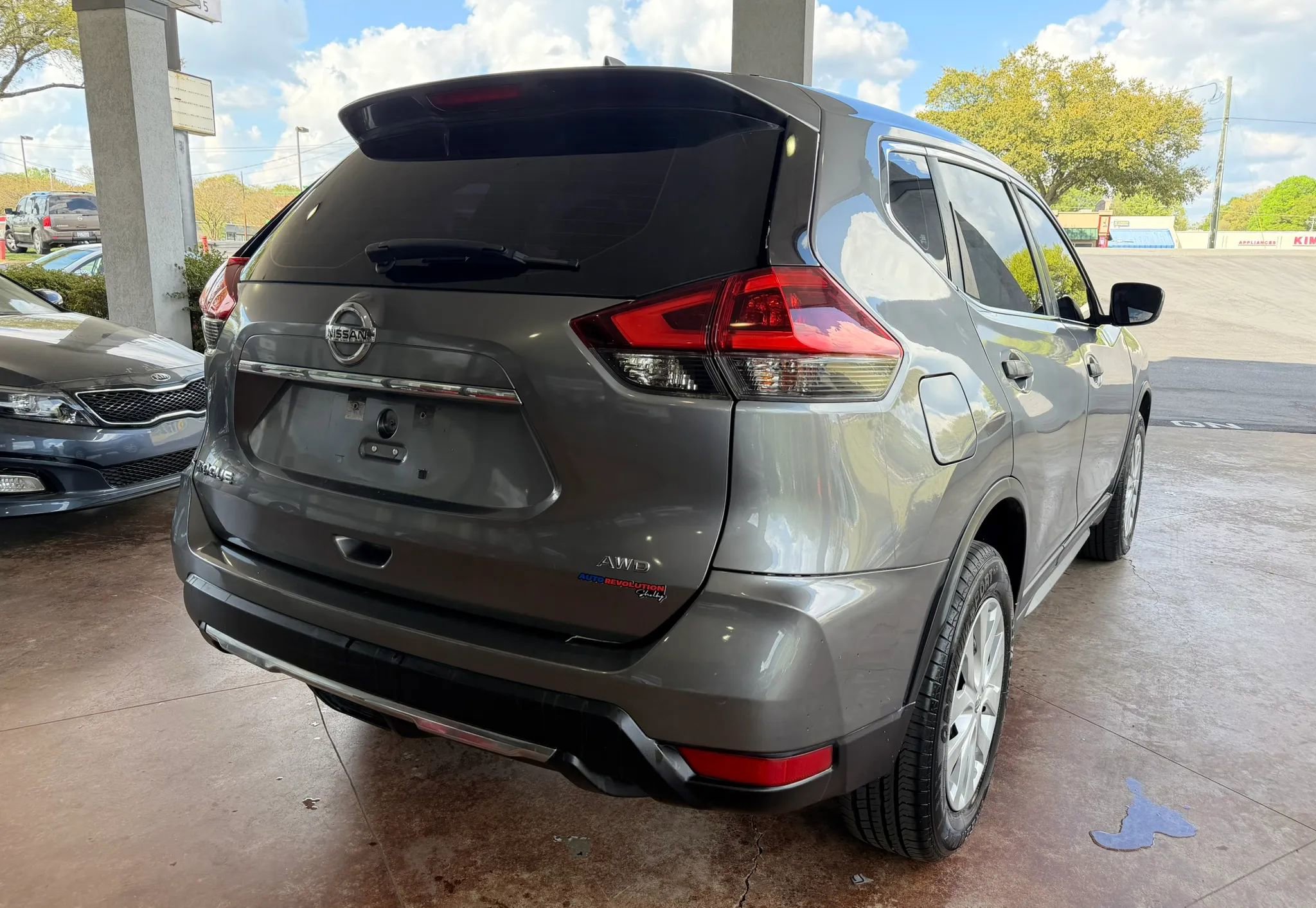 Used 2018 Nissan Rogue S AWD/4WD image 6