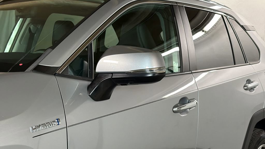 Used 2020 Toyota RAV4 Limited image 5