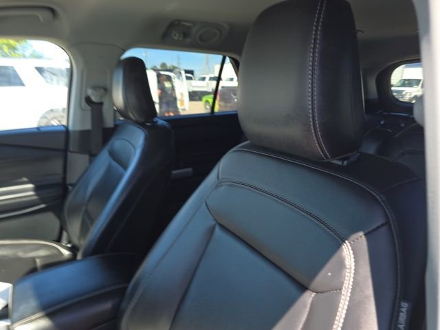 Used 2022 Ford Explorer XLT w/ Equipment Group 202A image 8