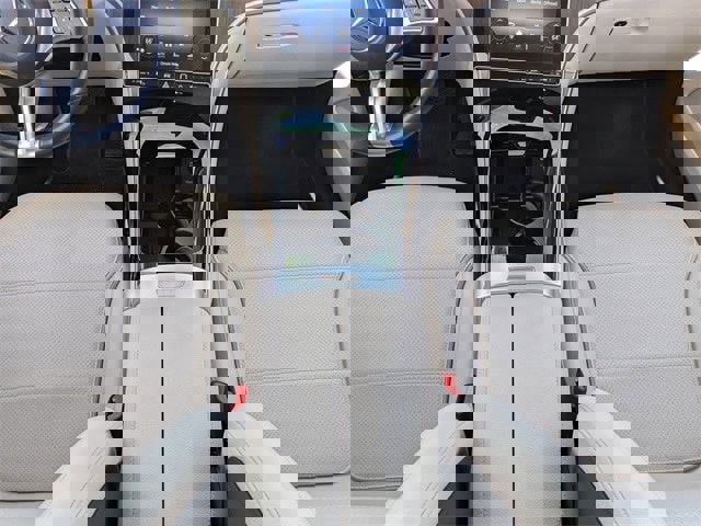 Used 2024 Mercedes-Benz GLC 300 4MATIC image 21