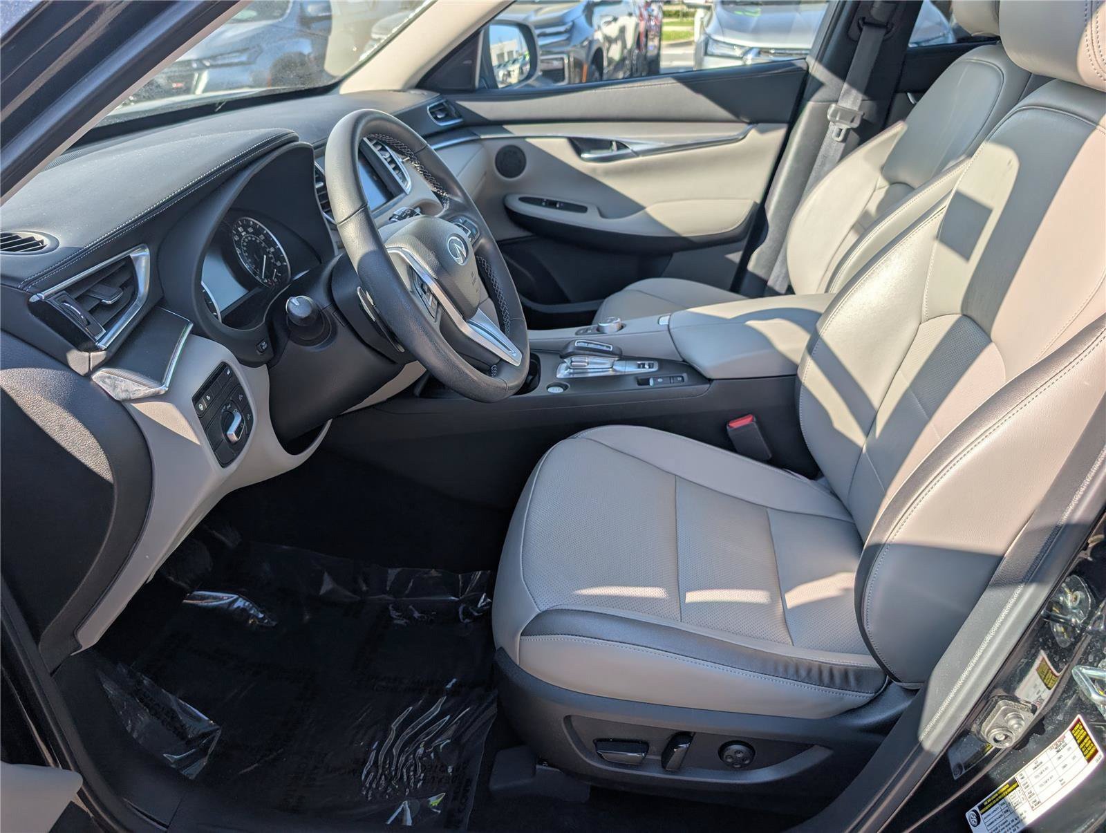 Used 2023 INFINITI QX50 Luxe AWD/4WD image 17