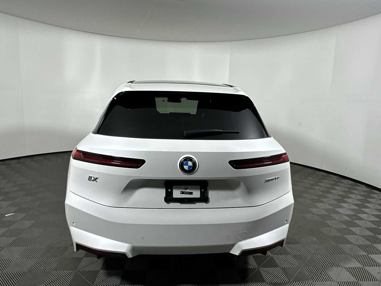 New 2026 BMW iX xDrive60 w/ Premium Package image 2