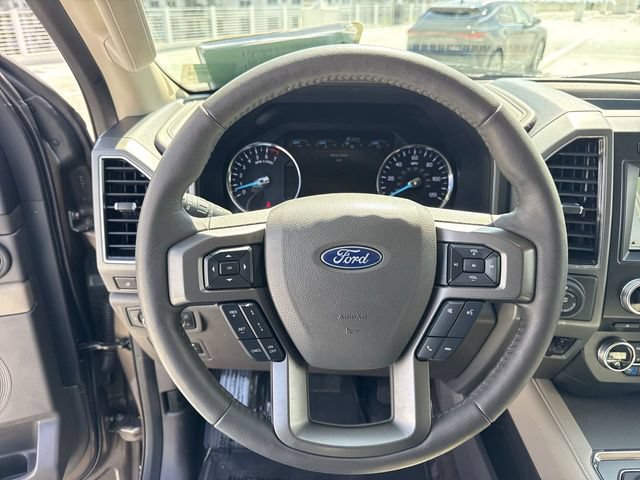 Used 2018 Ford Expedition XLT w/ Equipment Group 202A AWD/4WD image 14