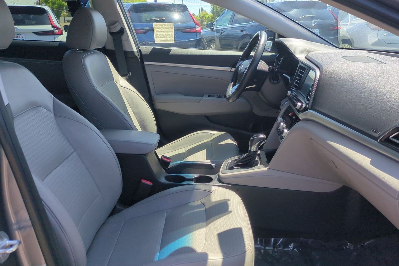 Used 2020 Hyundai Elantra Limited FWD image 24